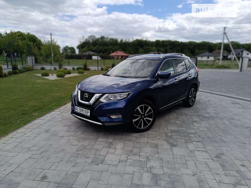 Позашляховик / Кросовер Nissan Rogue 2017 в Луцьку