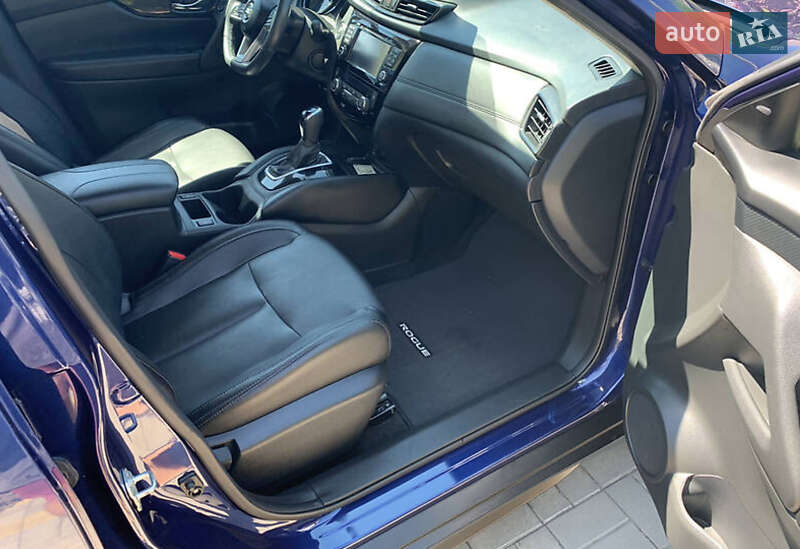 Внедорожник / Кроссовер Nissan Rogue 2017 в Ивано-Франковске