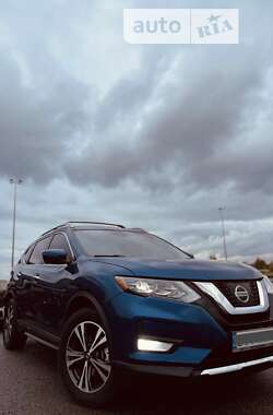 Внедорожник / Кроссовер Nissan Rogue 2017 в Львове