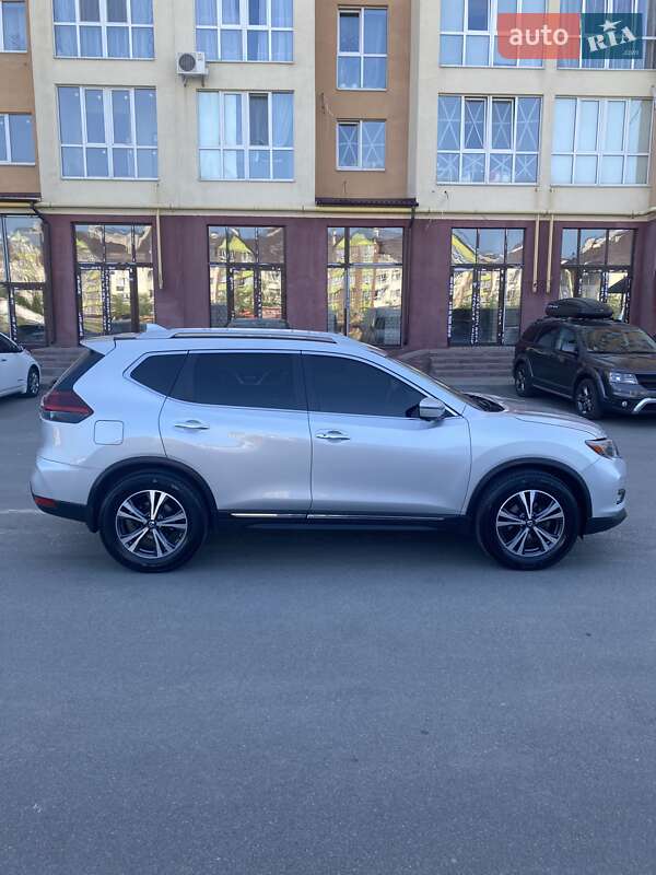 Позашляховик / Кросовер Nissan Rogue 2017 в Києві