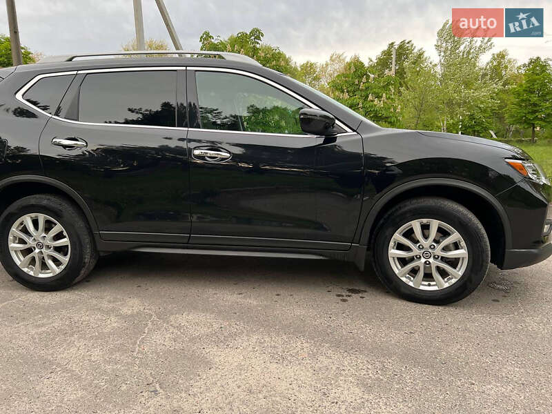 Позашляховик / Кросовер Nissan Rogue 2018 в Горішніх Плавнях