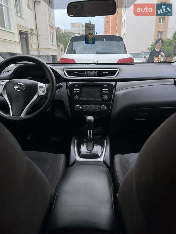 Позашляховик / Кросовер Nissan Rogue 2015 в Рівному