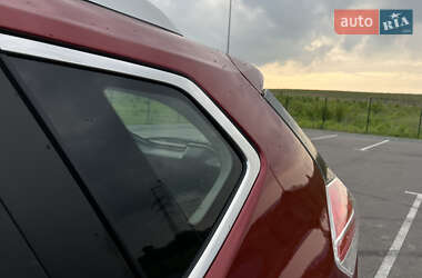 Внедорожник / Кроссовер Nissan Rogue 2015 в 