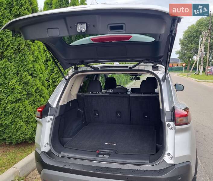 Внедорожник / Кроссовер Nissan Rogue 2023 в Киеве