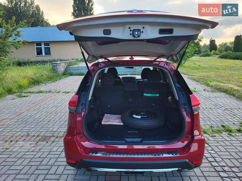 Внедорожник / Кроссовер Nissan Rogue 2017 в Каневе