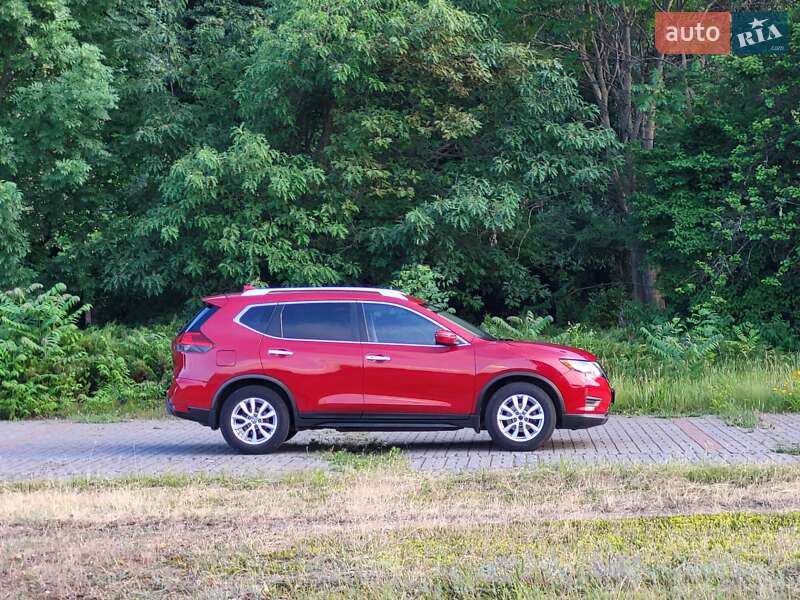 Внедорожник / Кроссовер Nissan Rogue 2017 в Каневе