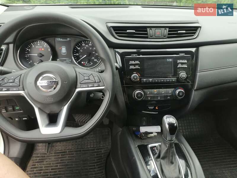 Внедорожник / Кроссовер Nissan Rogue 2017 в Черкассах