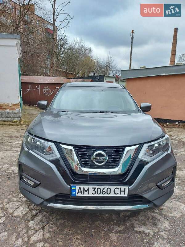 Позашляховик / Кросовер Nissan Rogue 2017 в 