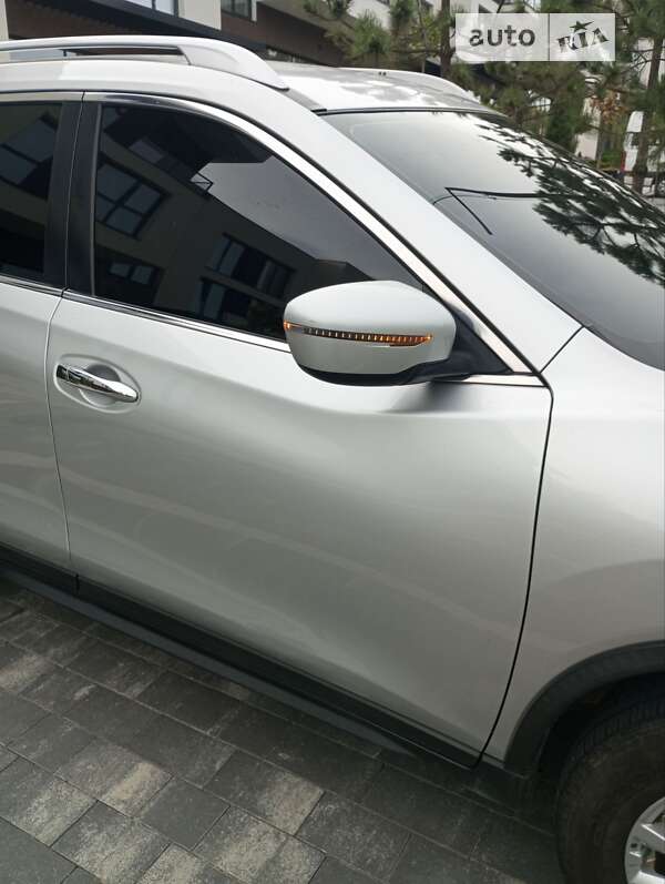 Позашляховик / Кросовер Nissan Rogue 2017 в Ужгороді