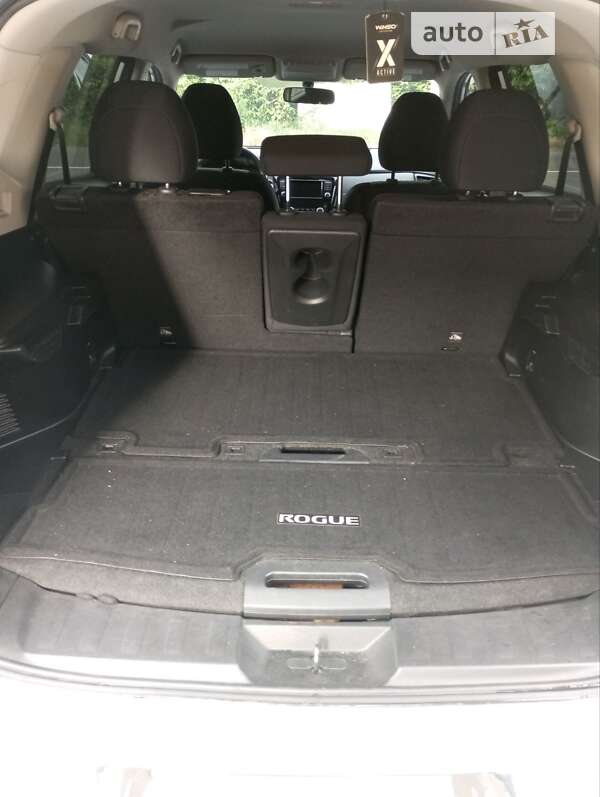 Позашляховик / Кросовер Nissan Rogue 2017 в Ужгороді