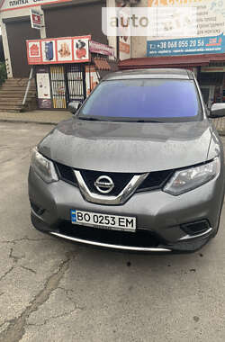 Внедорожник / Кроссовер Nissan Rogue 2016 в Золочеве