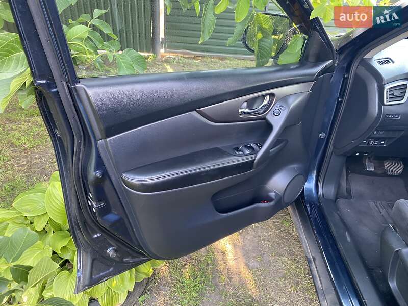 Внедорожник / Кроссовер Nissan Rogue 2015 в Киеве