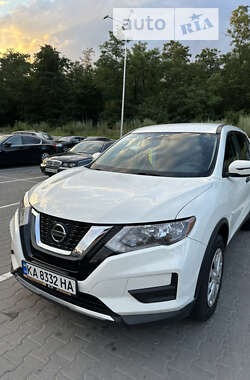 Внедорожник / Кроссовер Nissan Rogue 2017 в Киеве