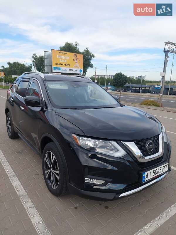 Внедорожник / Кроссовер Nissan Rogue 2019 в Вишневом