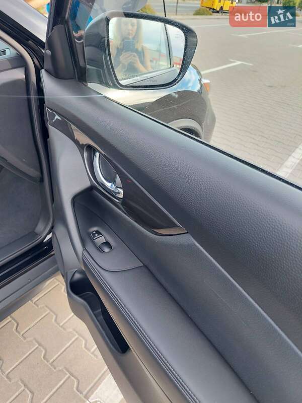 Внедорожник / Кроссовер Nissan Rogue 2019 в Вишневом