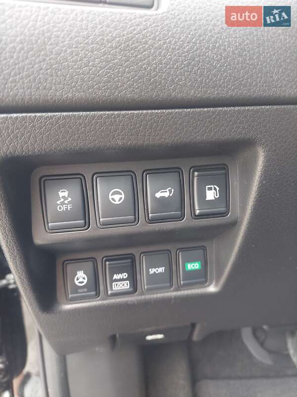 Внедорожник / Кроссовер Nissan Rogue 2019 в Вишневом