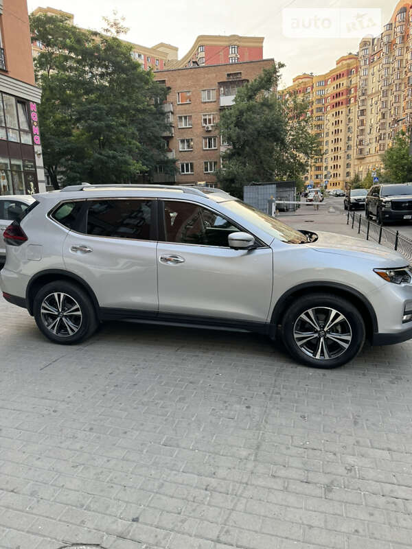Внедорожник / Кроссовер Nissan Rogue 2018 в Киеве