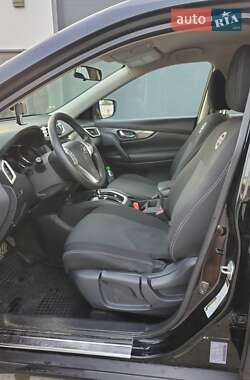 Внедорожник / Кроссовер Nissan Rogue 2016 в 