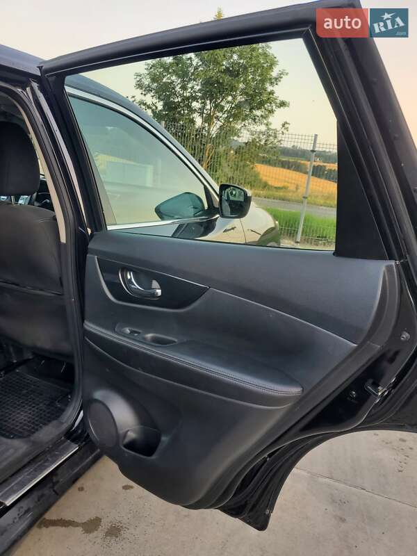 Позашляховик / Кросовер Nissan Rogue 2016 в Надвірній