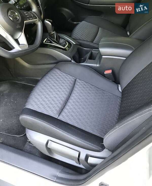 Внедорожник / Кроссовер Nissan Rogue 2017 в Житомире