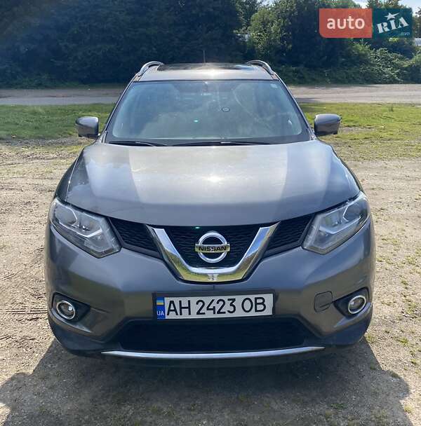 Позашляховик / Кросовер Nissan Rogue 2016 в Чернівцях