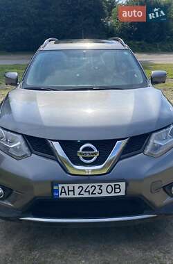 Позашляховик / Кросовер Nissan Rogue 2016 в Чернівцях