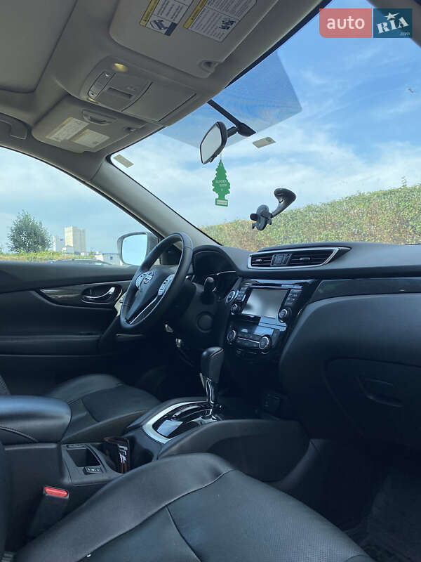 Позашляховик / Кросовер Nissan Rogue 2016 в Чернівцях