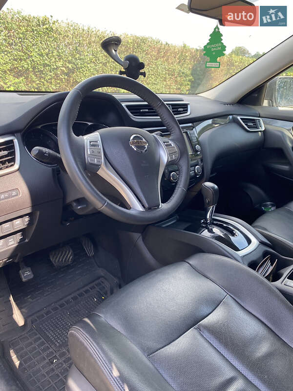 Позашляховик / Кросовер Nissan Rogue 2016 в Чернівцях