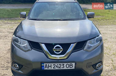 Позашляховик / Кросовер Nissan Rogue 2016 в Чернівцях