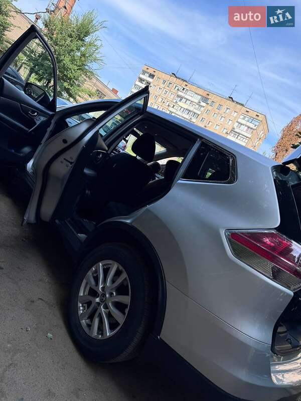 Позашляховик / Кросовер Nissan Rogue 2016 в Кривому Розі