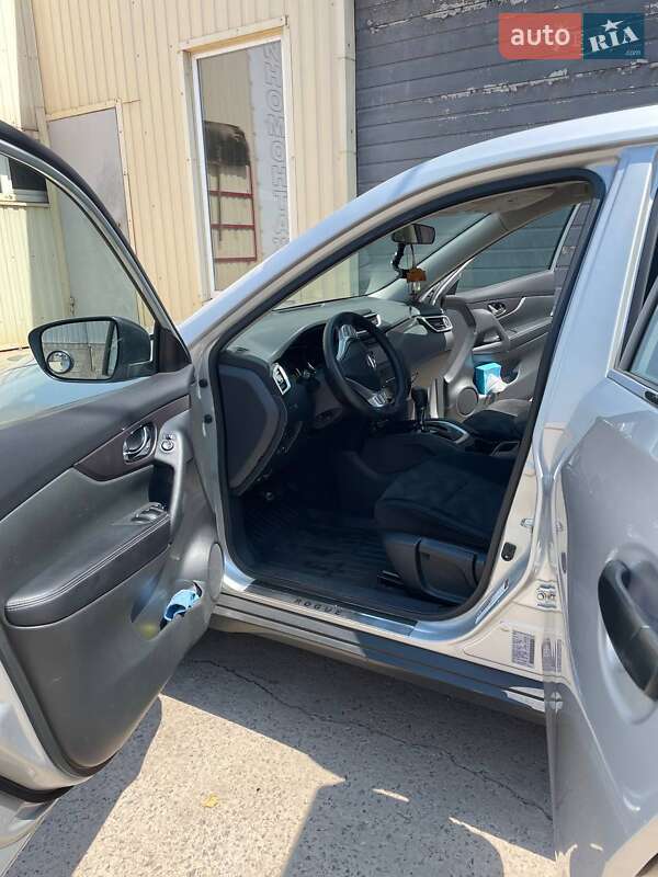 Позашляховик / Кросовер Nissan Rogue 2016 в Кривому Розі