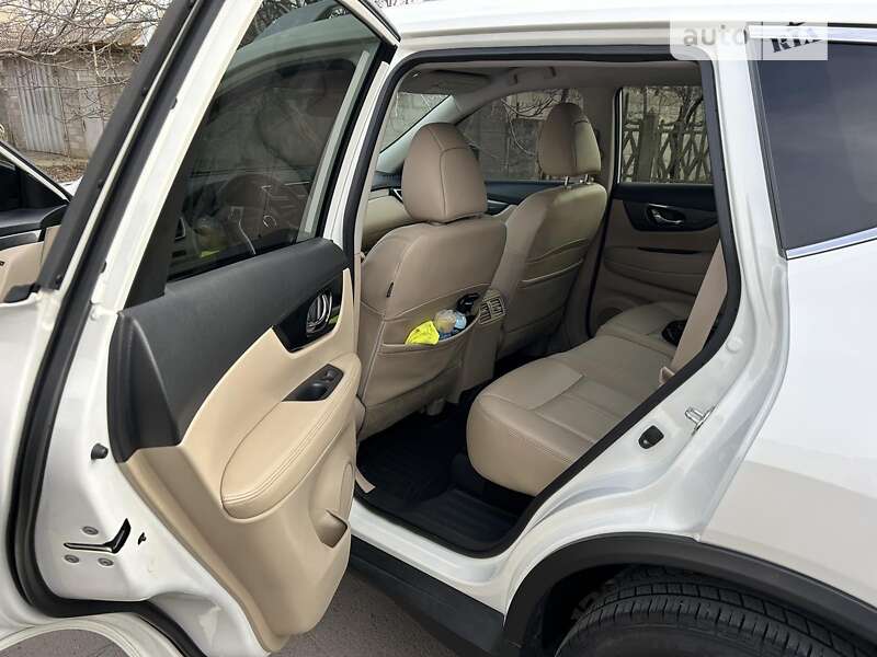 Внедорожник / Кроссовер Nissan Rogue 2016 в Николаеве