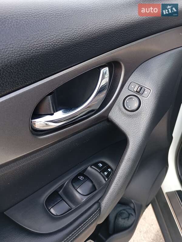 Позашляховик / Кросовер Nissan Rogue 2016 в Ірпені