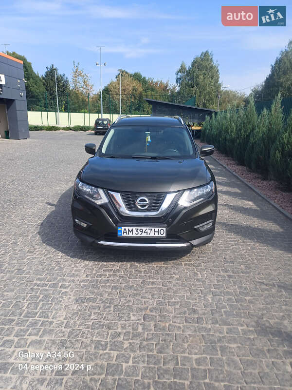 Внедорожник / Кроссовер Nissan Rogue 2017 в Коростышеве