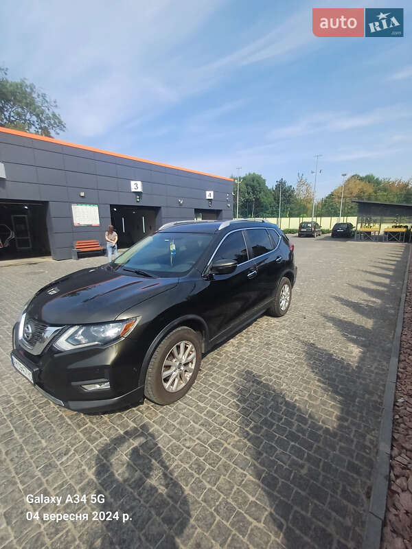 Внедорожник / Кроссовер Nissan Rogue 2017 в Коростышеве