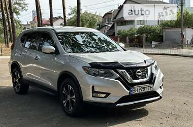 Внедорожник / Кроссовер Nissan Rogue 2017 в Киеве