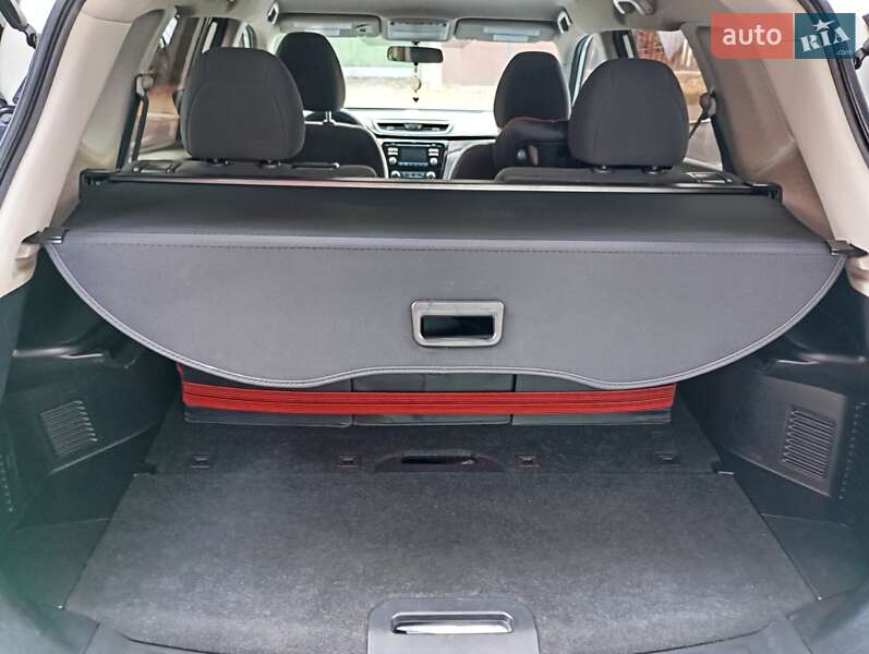 Позашляховик / Кросовер Nissan Rogue 2016 в Ірпені