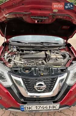 Внедорожник / Кроссовер Nissan Rogue 2016 в Дубно