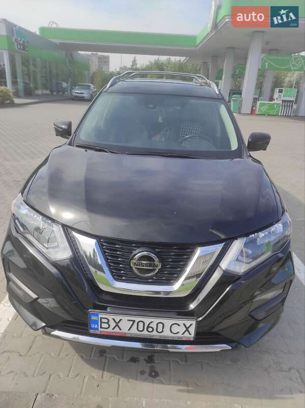 Внедорожник / Кроссовер Nissan Rogue 2018 в Каменец-Подольском