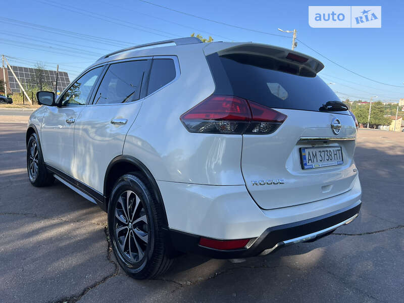 Позашляховик / Кросовер Nissan Rogue 2017 в Житомирі