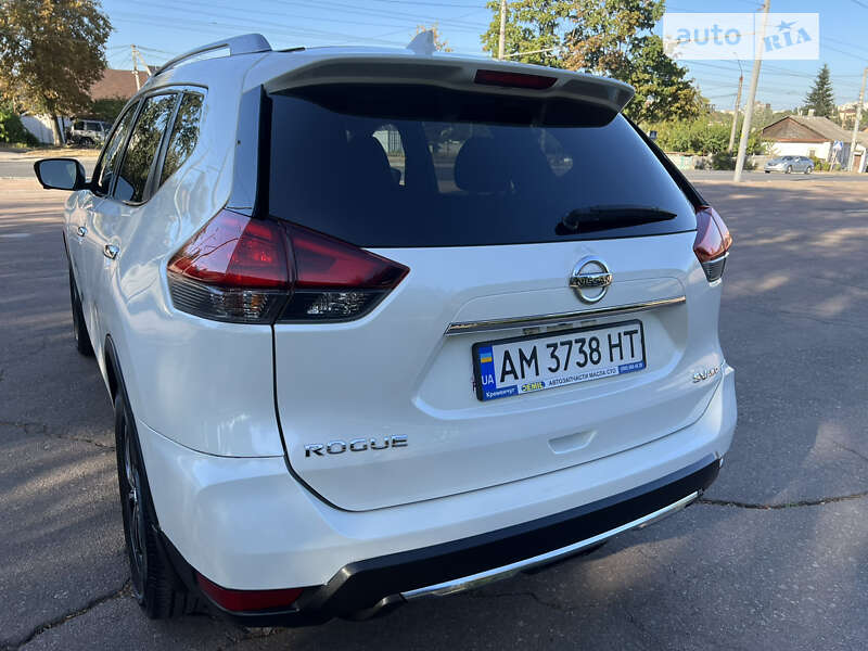 Позашляховик / Кросовер Nissan Rogue 2017 в Житомирі