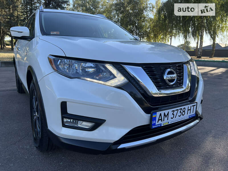 Позашляховик / Кросовер Nissan Rogue 2017 в Житомирі