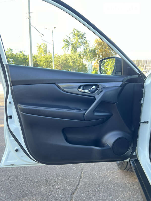 Позашляховик / Кросовер Nissan Rogue 2017 в Житомирі