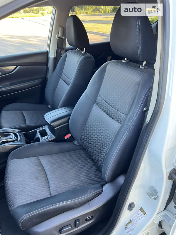 Позашляховик / Кросовер Nissan Rogue 2017 в Житомирі