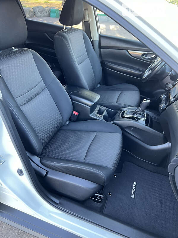 Позашляховик / Кросовер Nissan Rogue 2017 в Житомирі