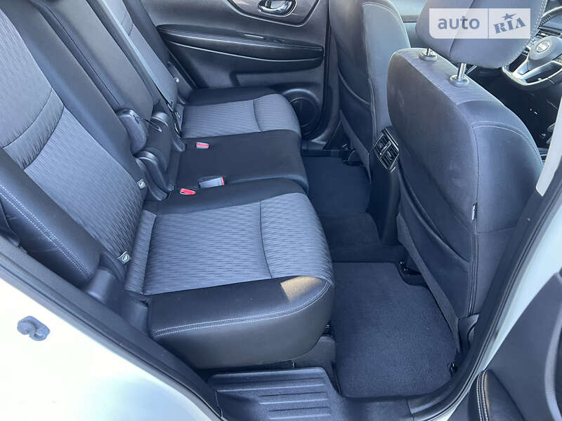 Позашляховик / Кросовер Nissan Rogue 2017 в Житомирі