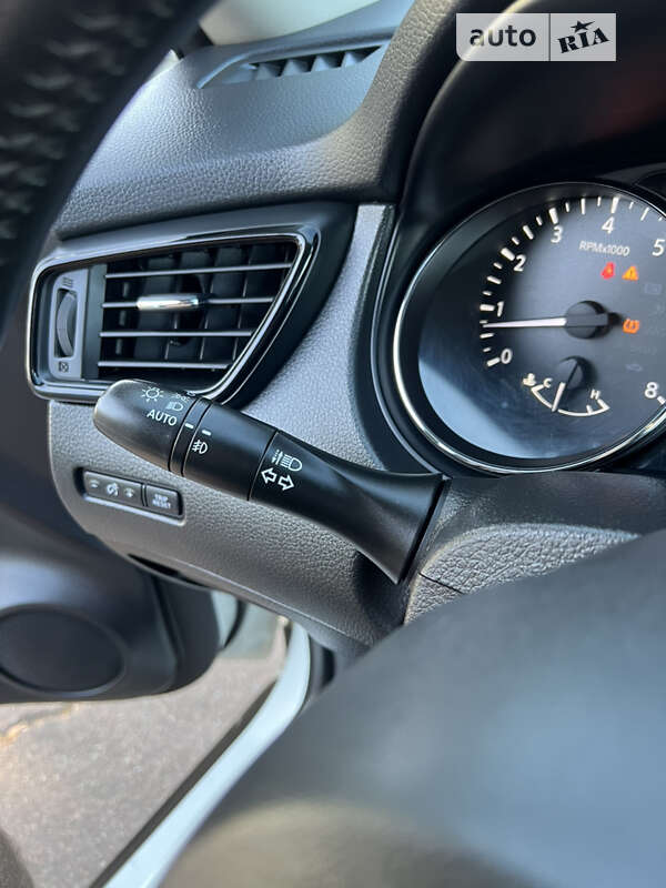 Позашляховик / Кросовер Nissan Rogue 2017 в Житомирі