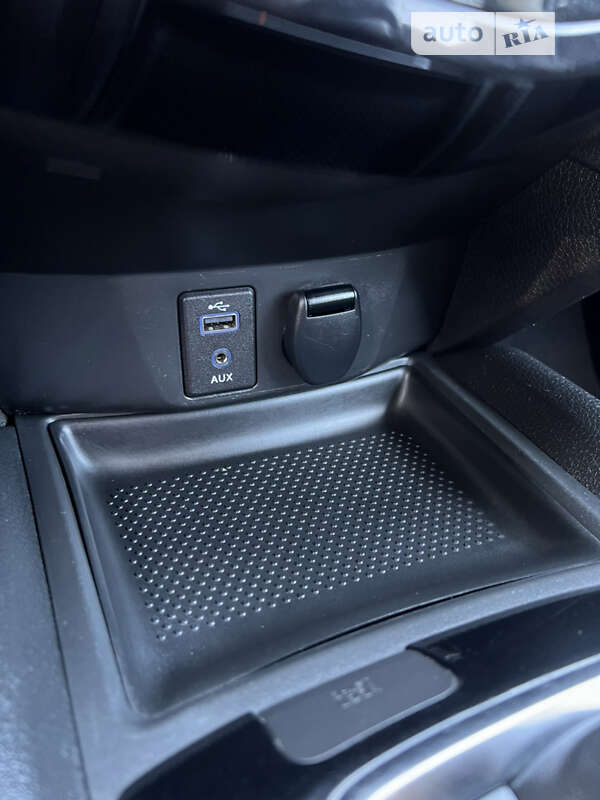 Позашляховик / Кросовер Nissan Rogue 2017 в Житомирі