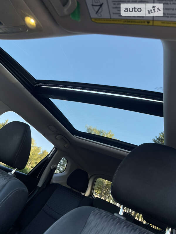 Позашляховик / Кросовер Nissan Rogue 2017 в Житомирі