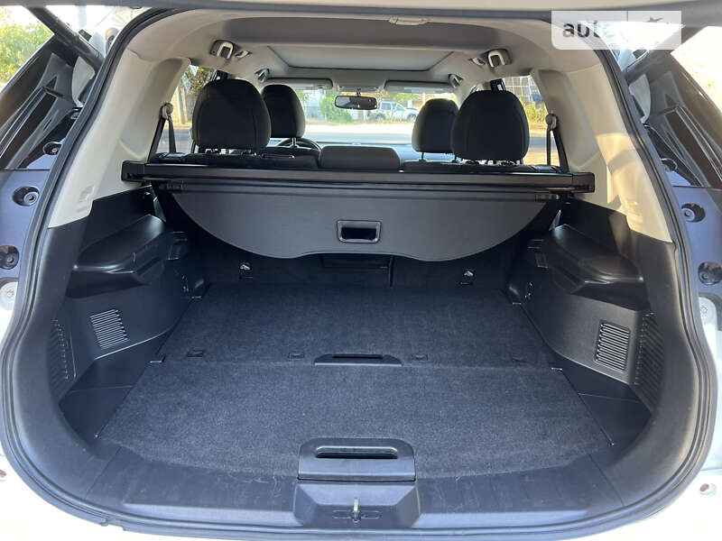 Позашляховик / Кросовер Nissan Rogue 2017 в Житомирі